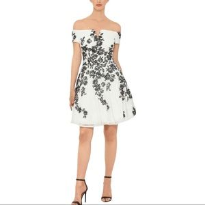 NWT! Size 4 Xscape Off-the Shoulder Lace Dress